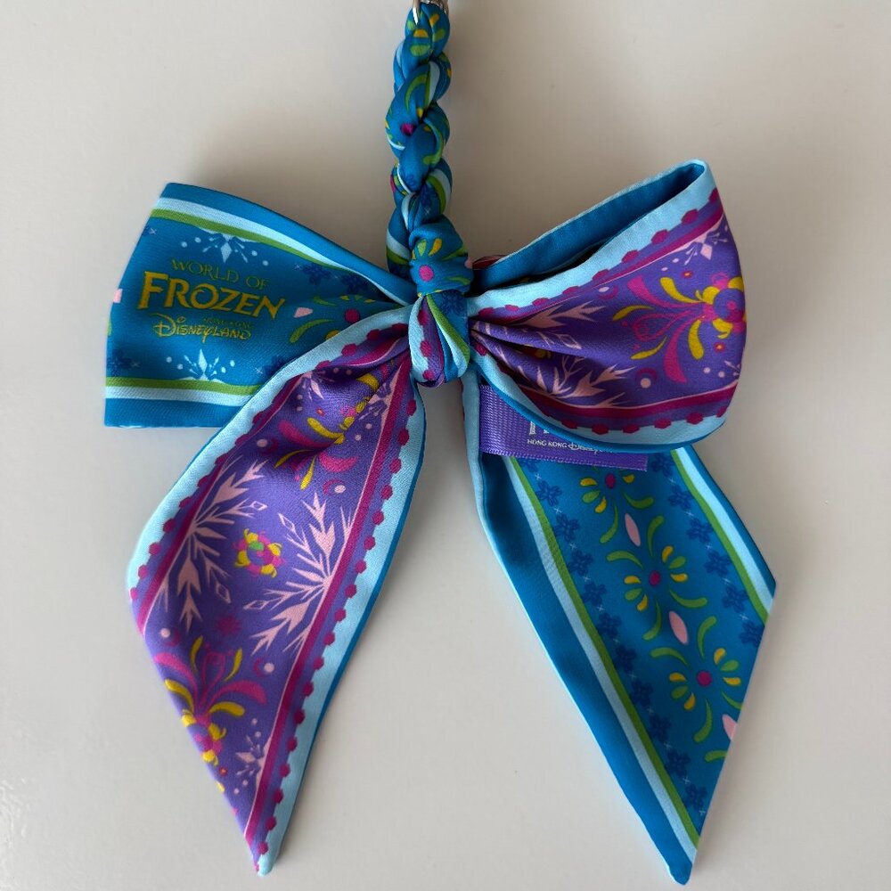Hong Kong Disneyland World of Frozen Bow Bag Charm NWOT